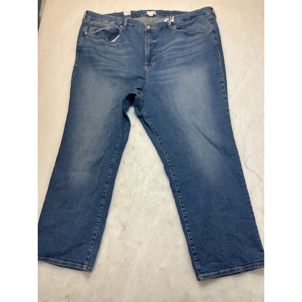 Good American Straight Leg Jeans in Medium Blue - Picture 2 of 9